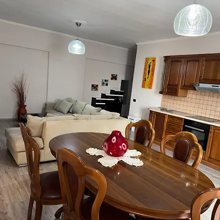 Apartman Cozy In Komuna E Parisit, *